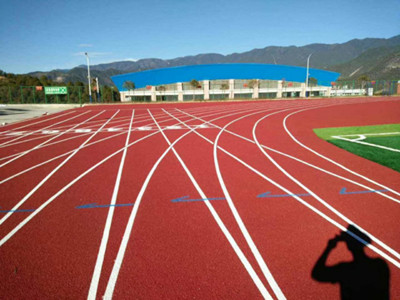 山東淄博某中學(xué)塑膠跑道施工完成案例